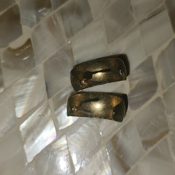 💍3 for $15-Small Goldtone hoop earrings - Picture 7 of 9